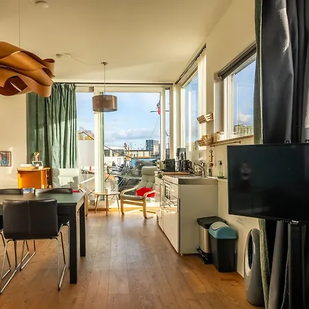 Newly Renovated Houseboat The Waterhouse Apartmán *