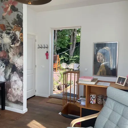 Newly Renovated Houseboat The Waterhouse