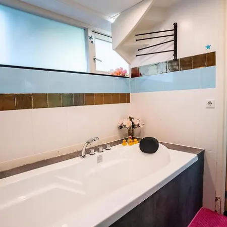 Apartmán Newly Renovated Houseboat The Waterhouse
