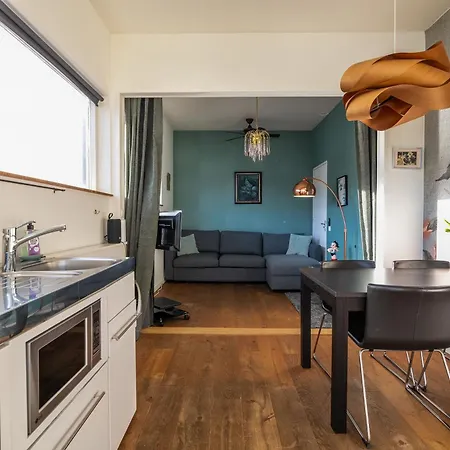 Newly Renovated Houseboat The Waterhouse Apartmán