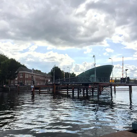 Newly Renovated Houseboat The Waterhouse * Amsterdam