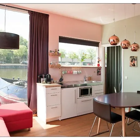 Private The Waterhouse Houseboat Amsterdam