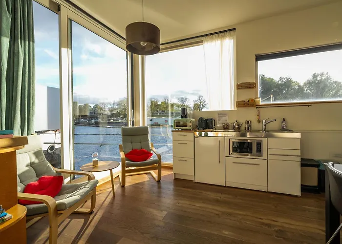 Appartement Newly Renovated Houseboat The Waterhouse *