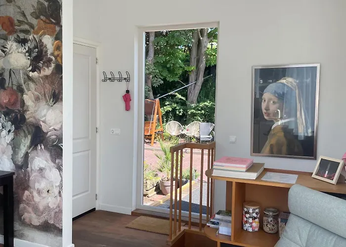 Newly Renovated Houseboat The Waterhouse