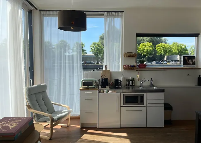 Newly Renovated Houseboat The Waterhouse Amsterdam