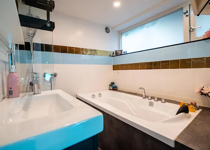 Appartement Newly Renovated Houseboat The Waterhouse