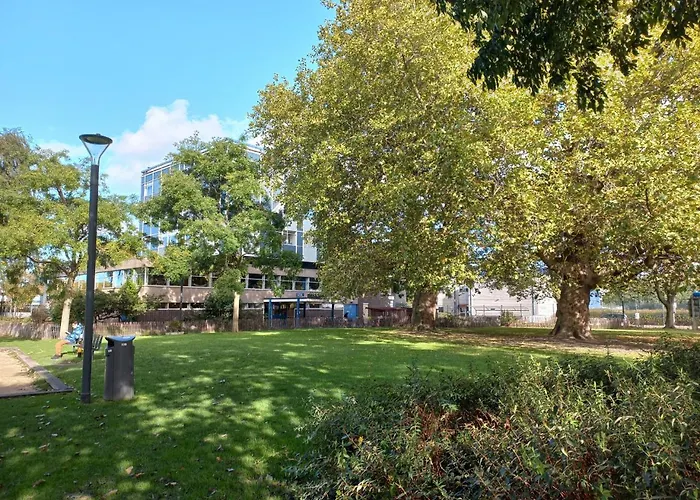 Newly Renovated Houseboat The Waterhouse