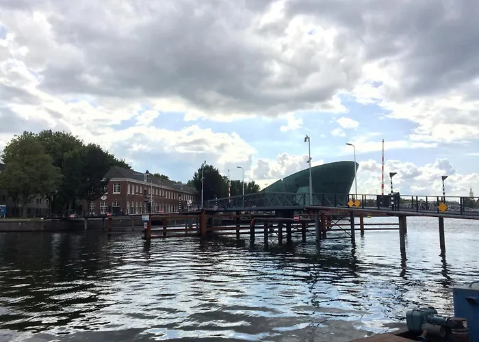 Newly Renovated Houseboat The Waterhouse * Amsterdam