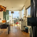 Newly Renovated Houseboat The Waterhouse Apartament *