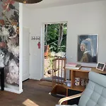 Newly Renovated Houseboat The Waterhouse