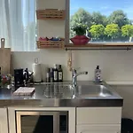 Newly Renovated Houseboat The Waterhouse Apartament *