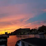 Newly Renovated Houseboat The Waterhouse *